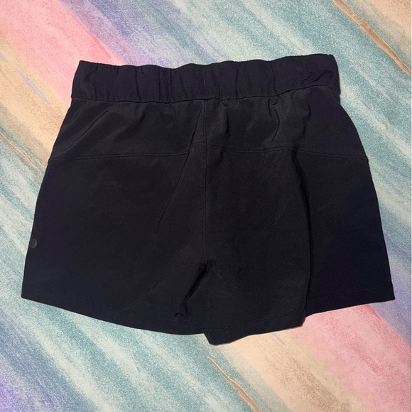 Lululemon On The Fly Short *Woven *2.5" Black (First Release) Size 6 - Picture 5 of 9